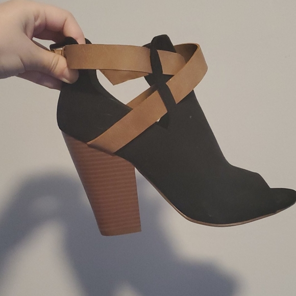 💫 2/$30 • Open Toe Booties - Picture 1 of 3